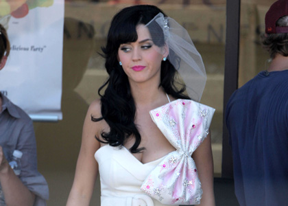 Katy perry in wedding dress Katy Perry
