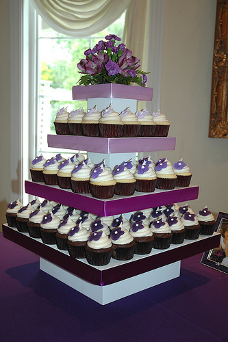 dark purple and red wedding cake